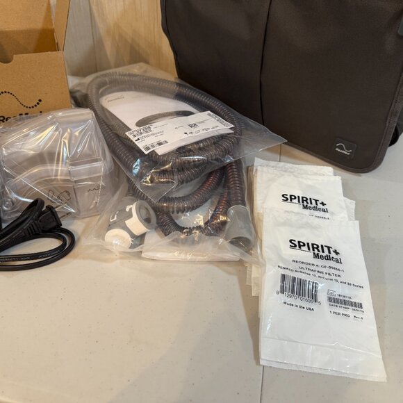 ResMed AirSense10 Anti Snoring Machine Grey Travel Case & Accessories - Picture 3 of 10